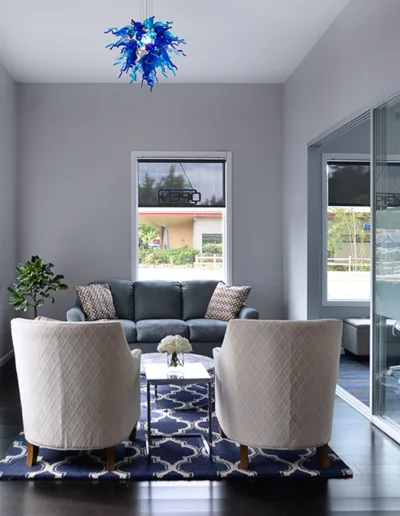 A living room with a blue rug.